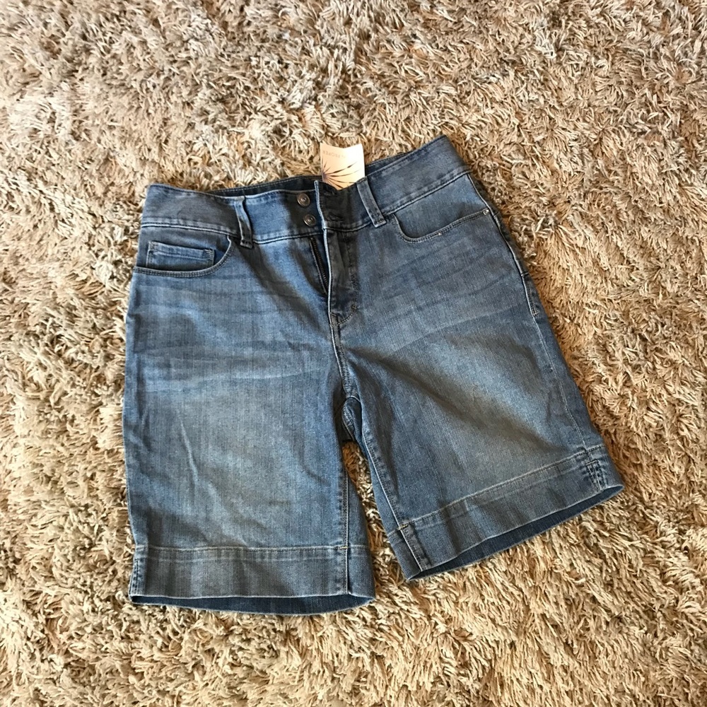 NWT denim Bermudas.
